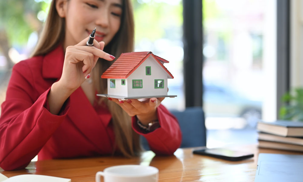 Wer den Gewinn aus einem Immobilienverkauf vollumfänglich behalten möchte, muss die Immobilie mindestens zehn Jahre halten.